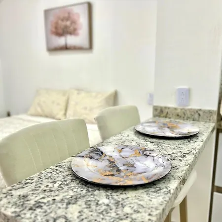 Apartasuit Beach, Barrio Crespo Cerca Del Aeropuerto Aparthotel 3*