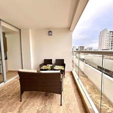 Apartahotel Apartasuit Beach, Barrio Crespo Cerca Del Aeropuerto
