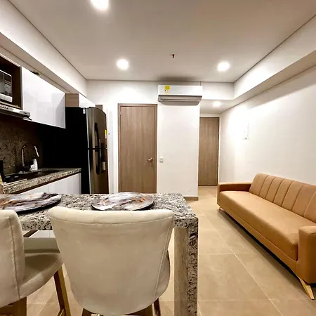 Aparthotel Apartasuit Beach, Barrio Crespo Cerca Del Aeropuerto 3*
