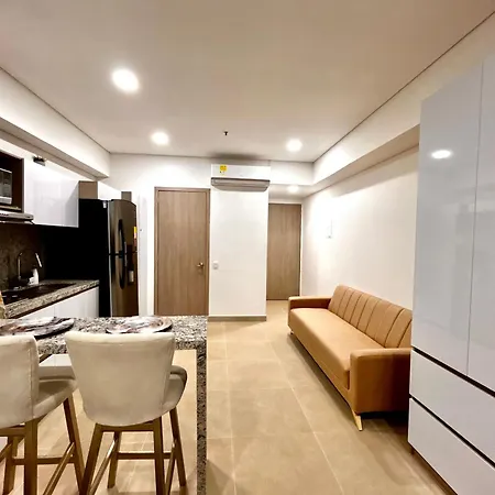Apartahotel Apartasuit Beach, Barrio Crespo Cerca Del Aeropuerto